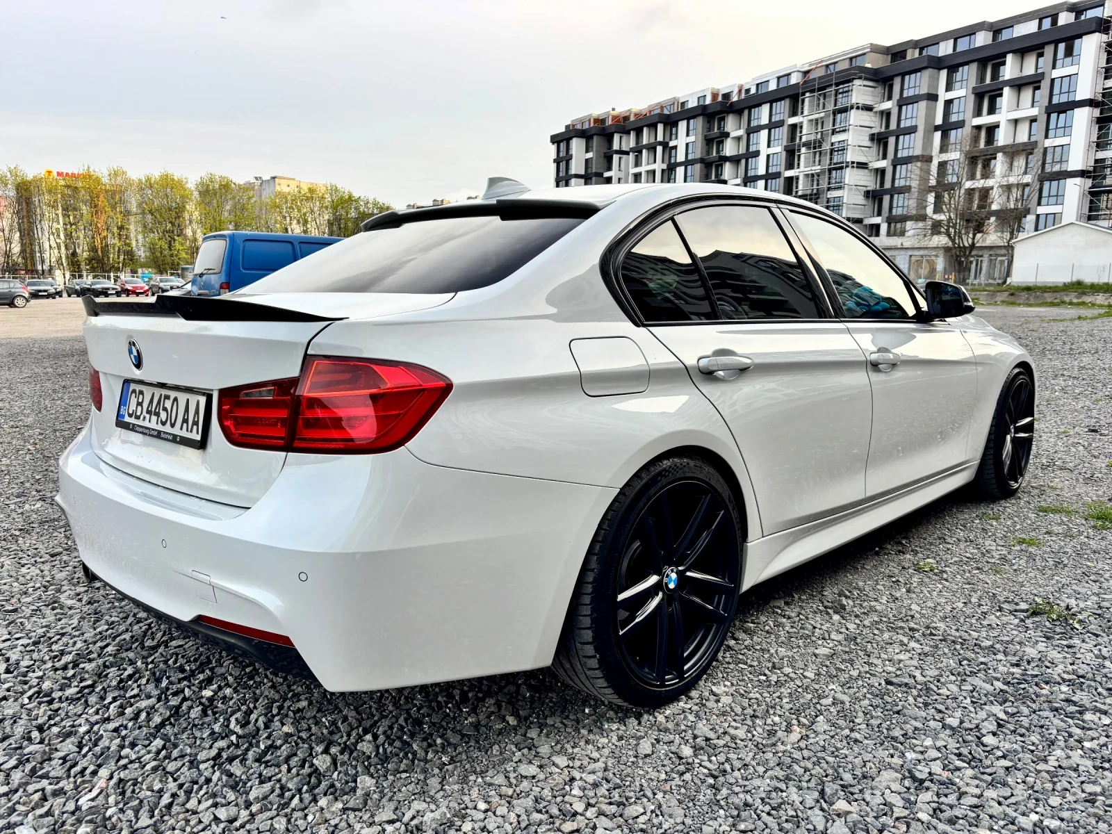 BMW 320 xDrive/M-Pack/Head-up/Distronic/Keyless, снимка 4 - Автомобили и джипове - 54272841