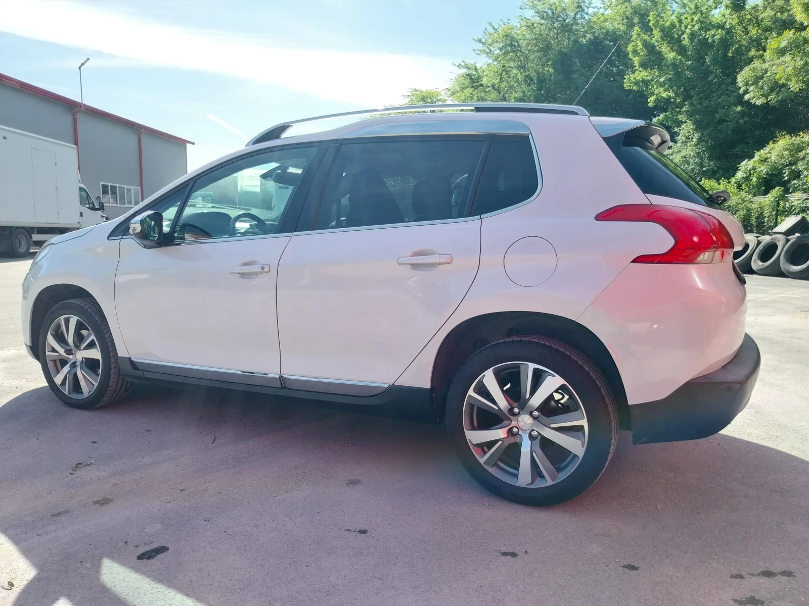 Peugeot 2008 Allure, снимка 3 - Автомобили и джипове - 54605644