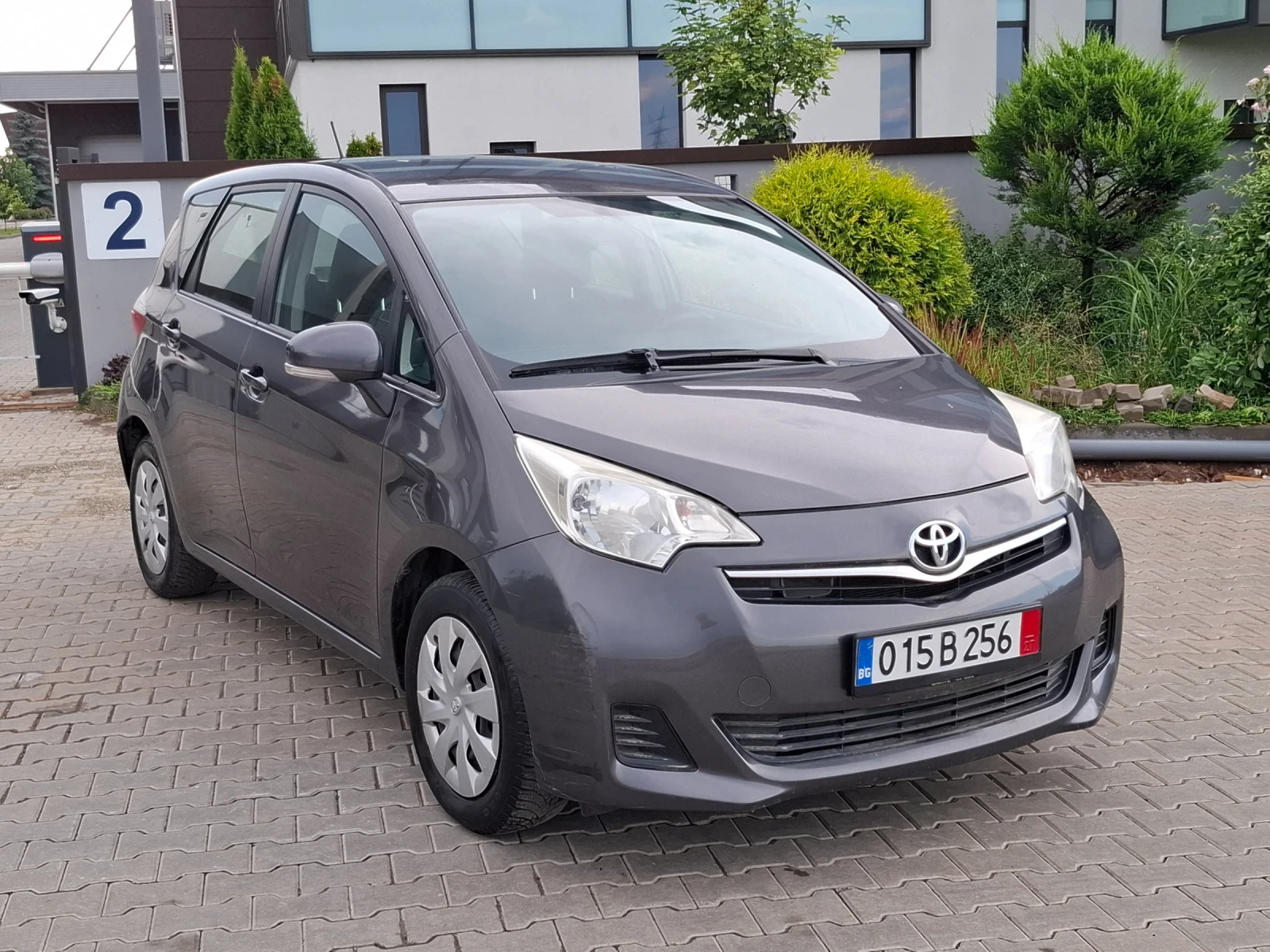 Toyota Verso S 1.3VVTI* (100кс)* FACELIFT* НОВ BНОС* , снимка 8 - Автомобили и джипове - 55111634