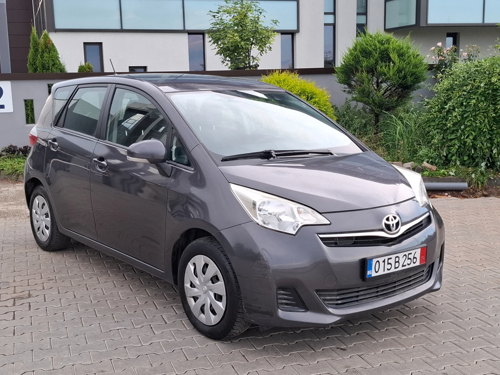 Toyota Verso S 1.3VVTI* (100кс)* FACELIFT* НОВ BНОС* , снимка 10 - Автомобили и джипове - 55111634
