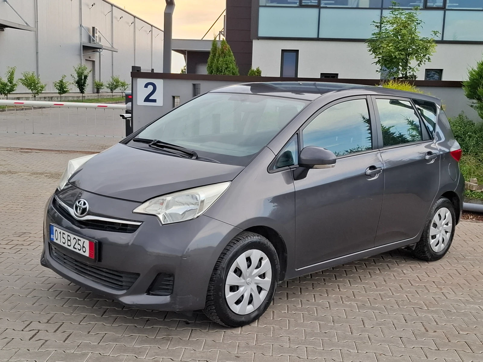 Toyota Verso S 1.3VVTI* (100кс)* FACELIFT* НОВ BНОС* , снимка 4 - Автомобили и джипове - 55111634