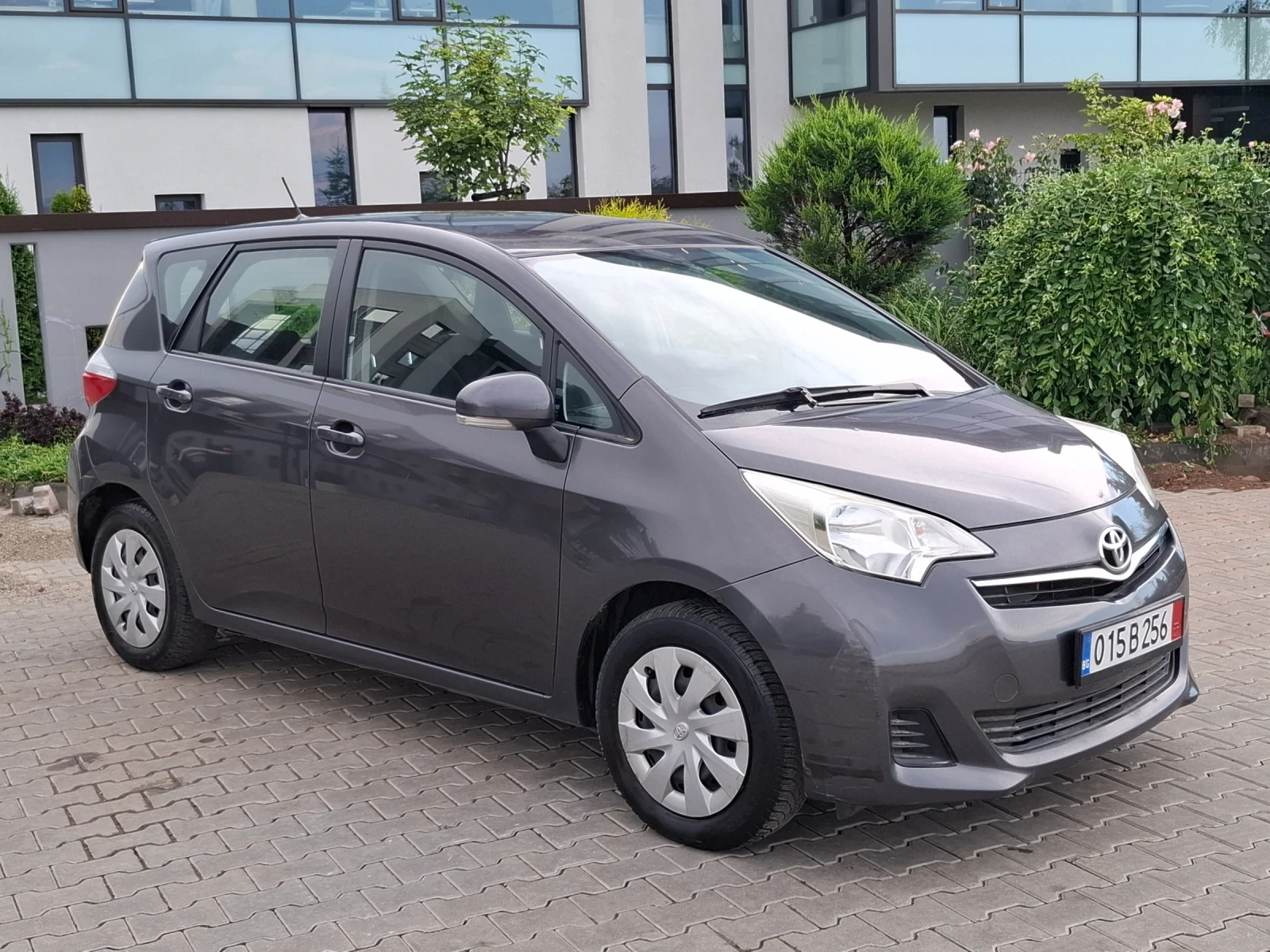 Toyota Verso S 1.3VVTI* (100кс)* FACELIFT* НОВ BНОС* , снимка 12 - Автомобили и джипове - 55111634