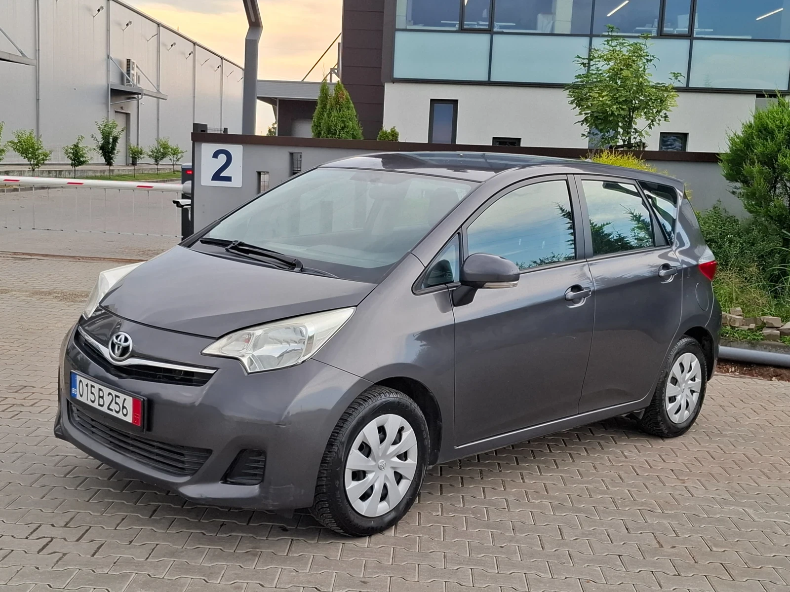 Toyota Verso S 1.3VVTI* (100кс)* FACELIFT* НОВ BНОС* , снимка 3 - Автомобили и джипове - 55111634