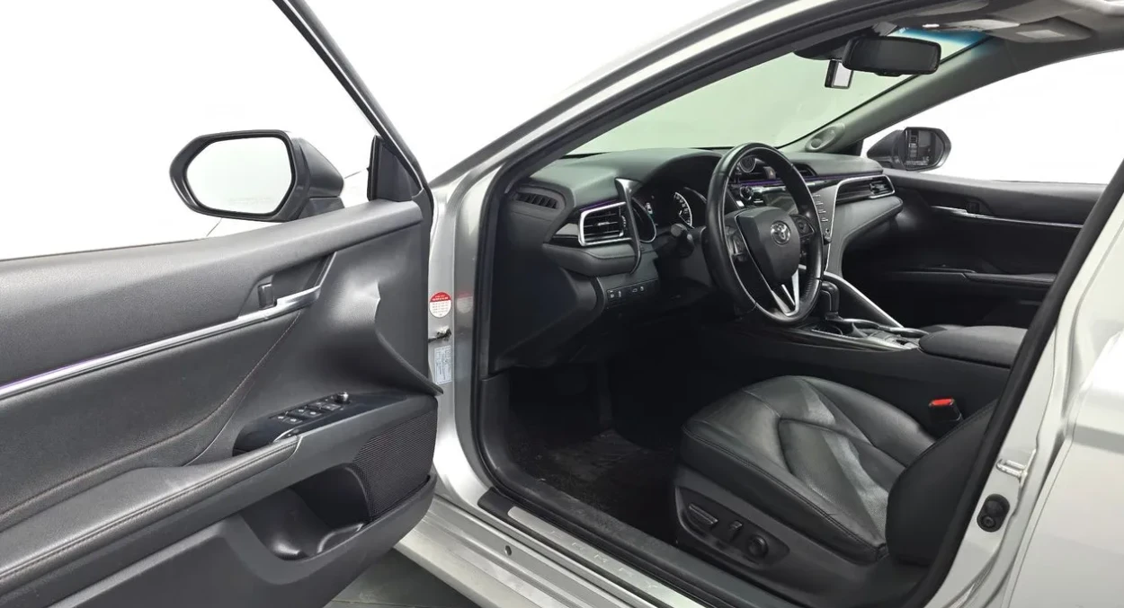 Toyota Camry 2.5 Бензин, снимка 9 - Автомобили и джипове - 55278818
