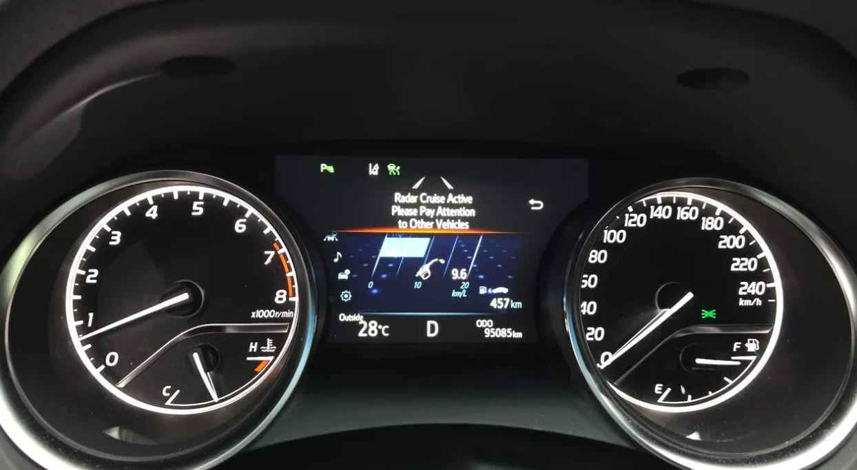 Toyota Camry 2.5 Бензин, снимка 5 - Автомобили и джипове - 55278818