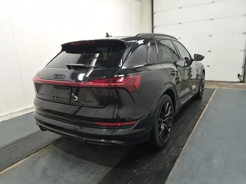 Audi E-Tron Technik* B&O* Matrix* Pano* 360* Подгрев, снимка 3 - Автомобили и джипове - 55284808