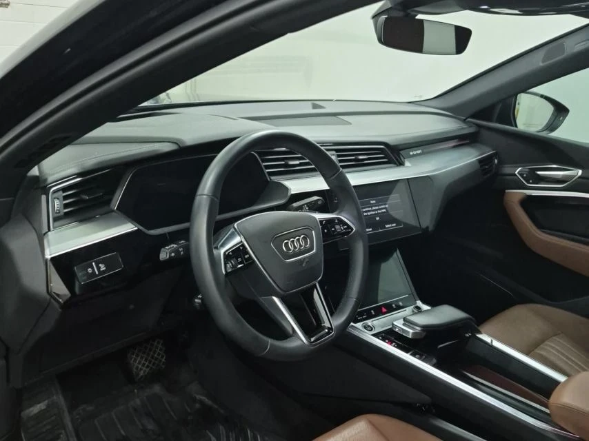 Audi E-Tron Technik* B&O* Matrix* Pano* 360* Подгрев, снимка 8 - Автомобили и джипове - 55284808