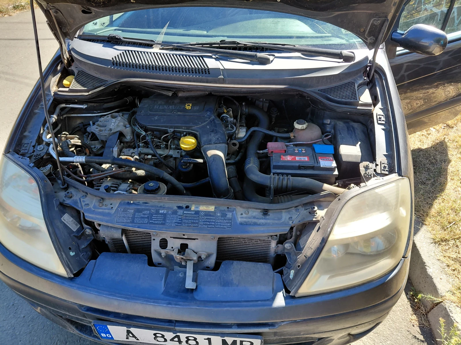 Renault Scenic 1.9 DCi, снимка 5 - Автомобили и джипове - 56345964