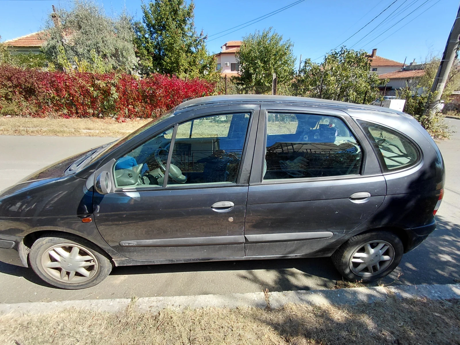 Renault Scenic 1.9 DCi, снимка 3 - Автомобили и джипове - 56345964
