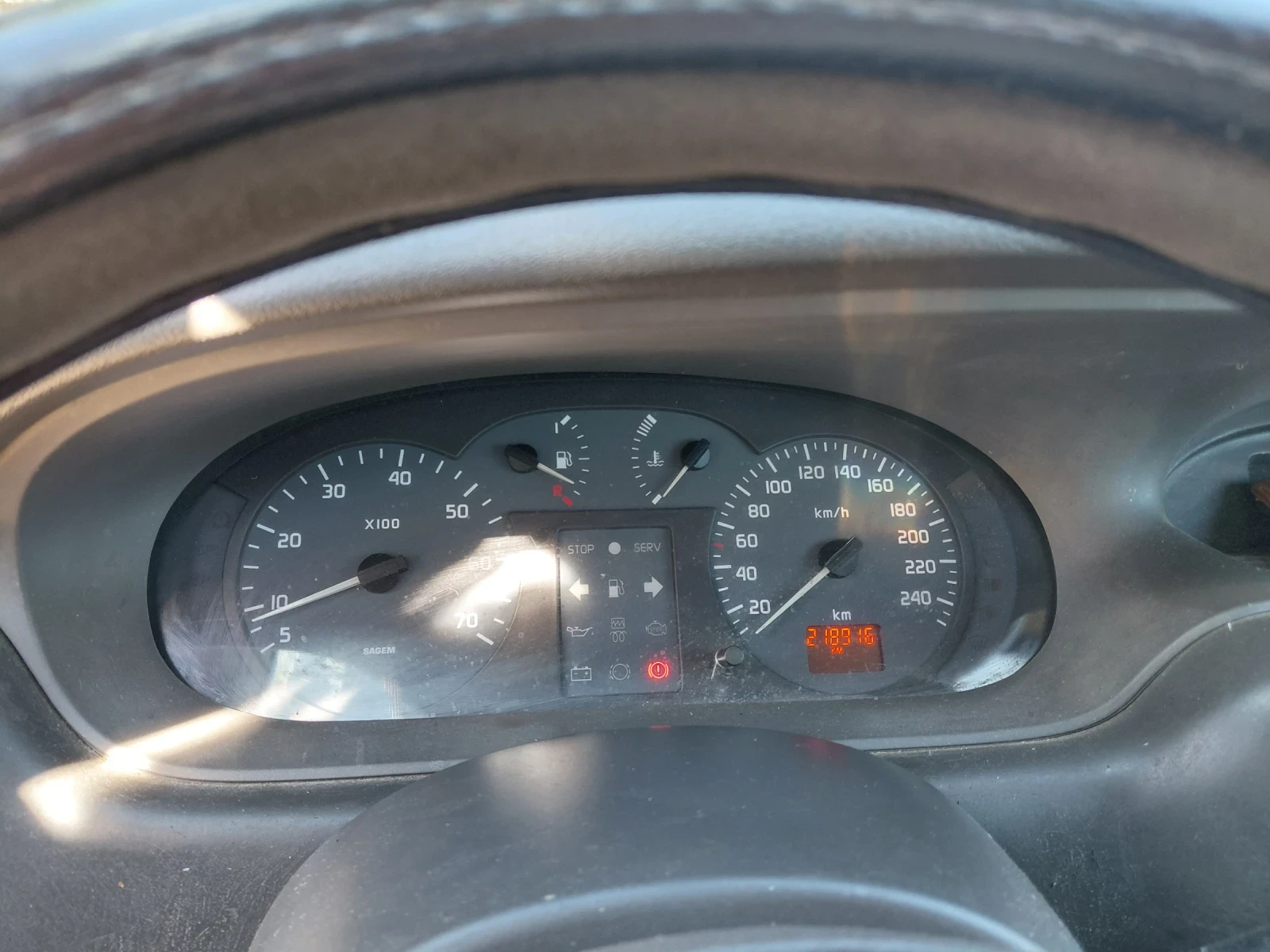 Renault Scenic 1.9 DCi, снимка 8 - Автомобили и джипове - 56345964
