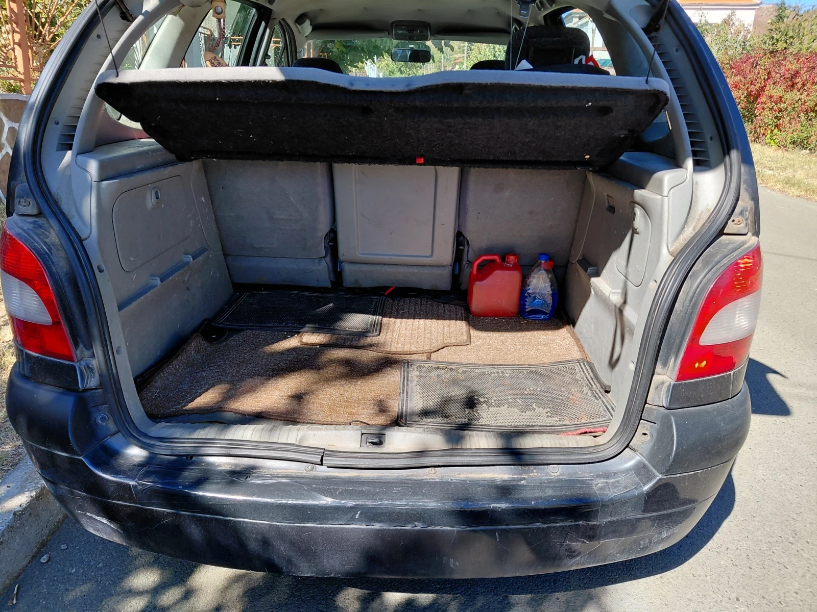Renault Scenic 1.9 DCi, снимка 7 - Автомобили и джипове - 56345964