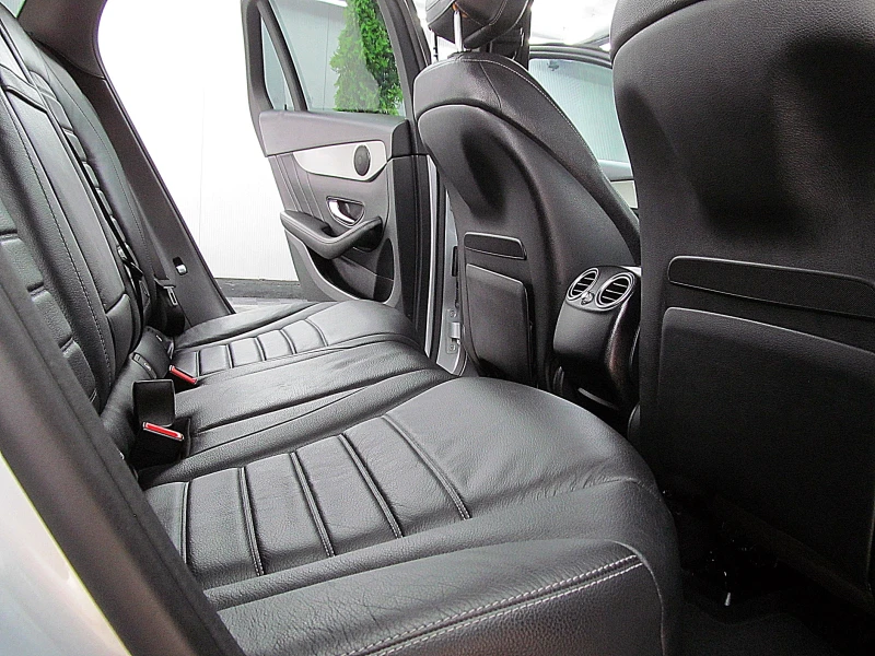 Mercedes-Benz GLC 250 PANORAMA/4-MATIC/AMG-line/ПОДГРЕВ ОБДУХВАНЕ ЛИЗИНГ, снимка 11 - Автомобили и джипове - 52848108