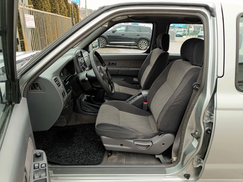 Nissan Navara 2.5 TDi* 4x4* БАВНИ* ИТАЛИЯ* НОВ ВНОС* , снимка 9 - Автомобили и джипове - 53230809