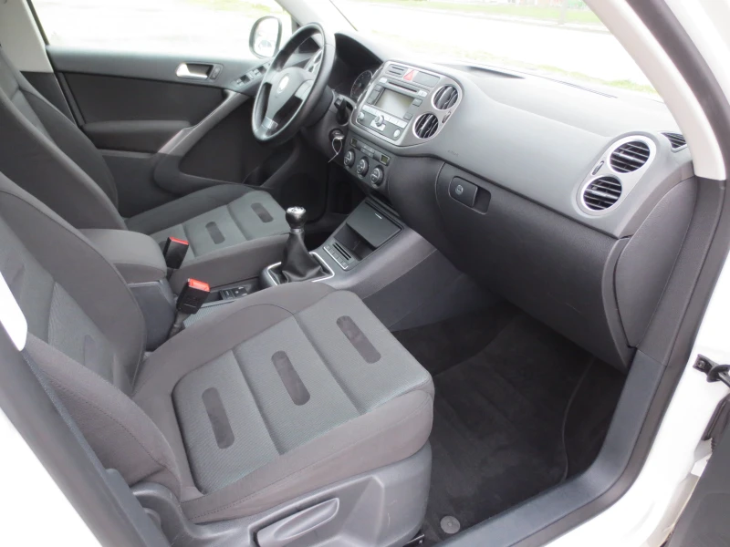 VW Tiguan 2.0 TDI 4X4, снимка 12 - Автомобили и джипове - 53429895