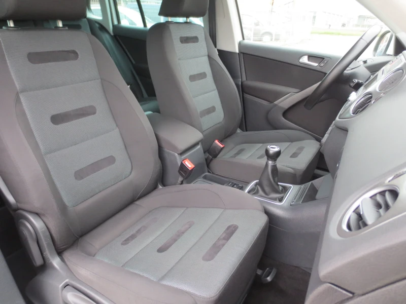 VW Tiguan 2.0 TDI 4X4, снимка 13 - Автомобили и джипове - 53429895