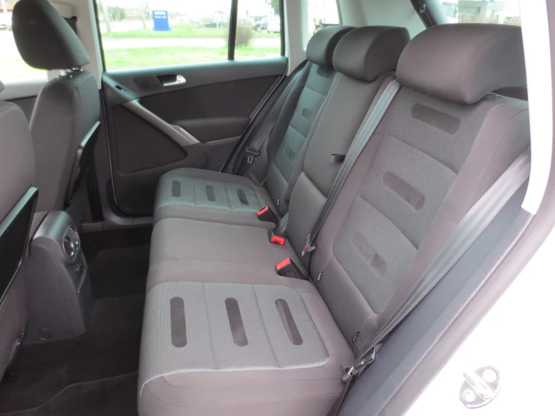 VW Tiguan 2.0 TDI 4X4, снимка 10 - Автомобили и джипове - 53429895