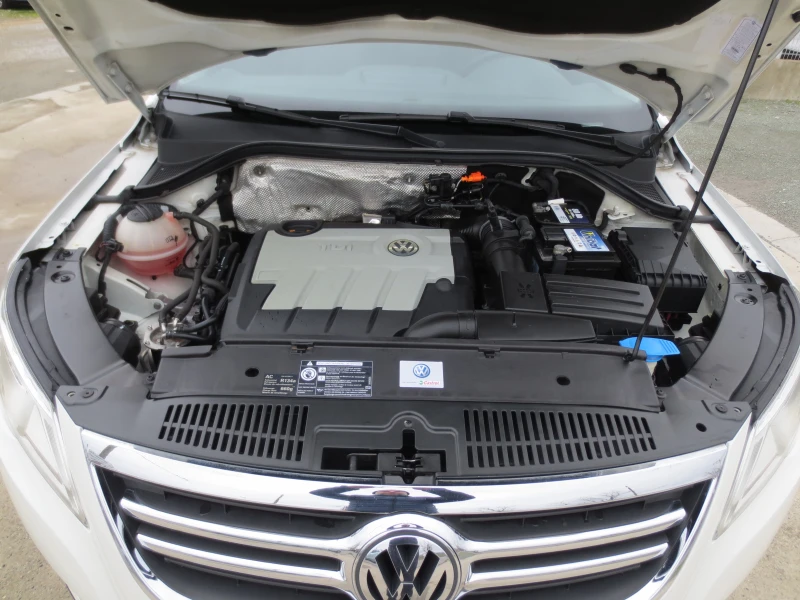 VW Tiguan 2.0 TDI 4X4, снимка 16 - Автомобили и джипове - 53429895