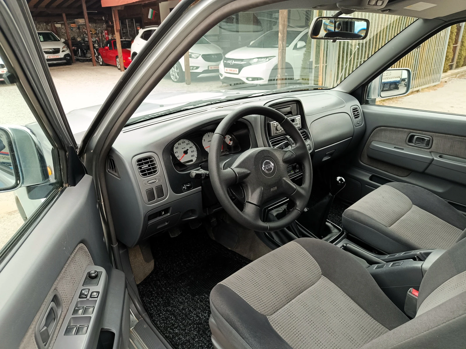 Nissan Navara 2.5 TDi* 4x4* БАВНИ* ИТАЛИЯ* НОВ ВНОС*  - изображение 8