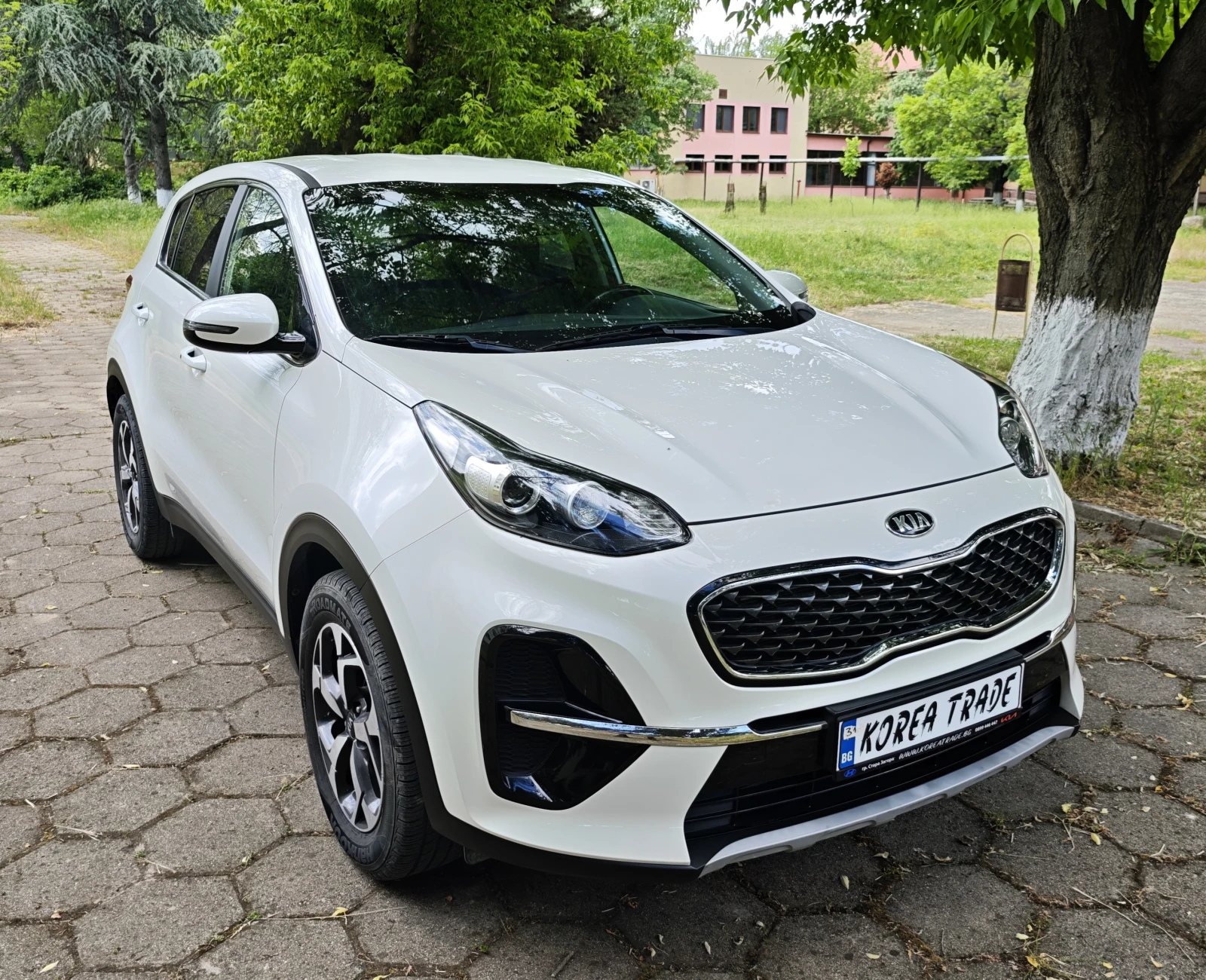 Kia Sportage 1.6 CRDI 4x4, снимка 2 - Автомобили и джипове - 54531343