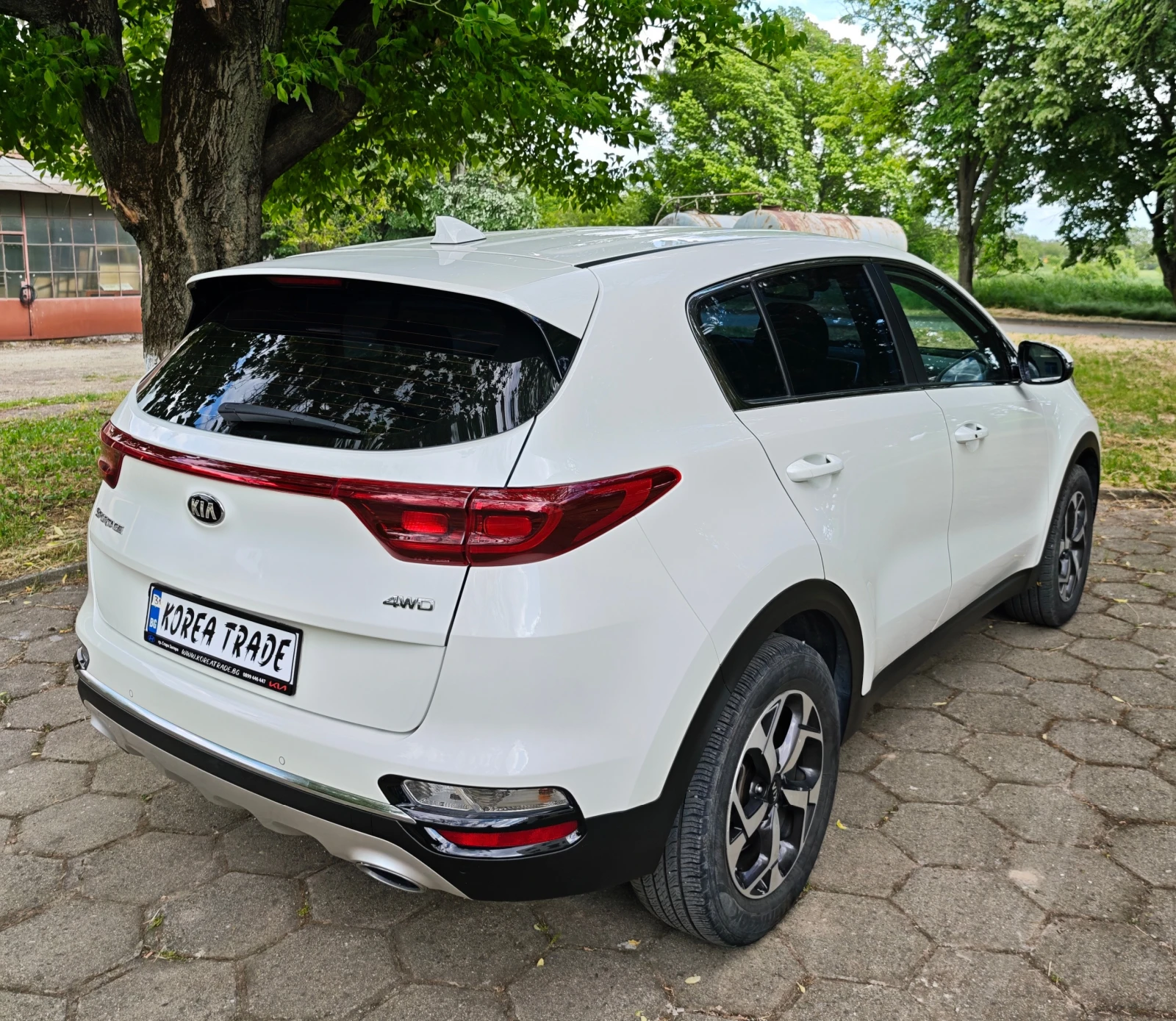 Kia Sportage 1.6 CRDI 4x4, снимка 4 - Автомобили и джипове - 54531343