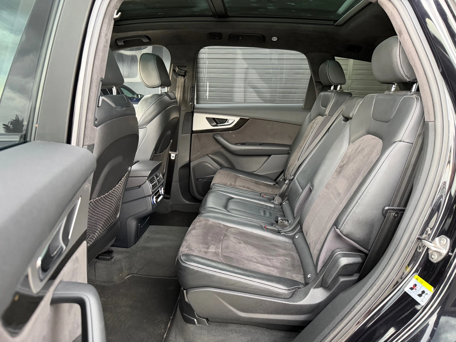 Audi Q7 3.0TDI S-line 7-Mesten #PANO#ALCANTAR#BOSE#DISTR#, снимка 14 - Автомобили и джипове - 55213650
