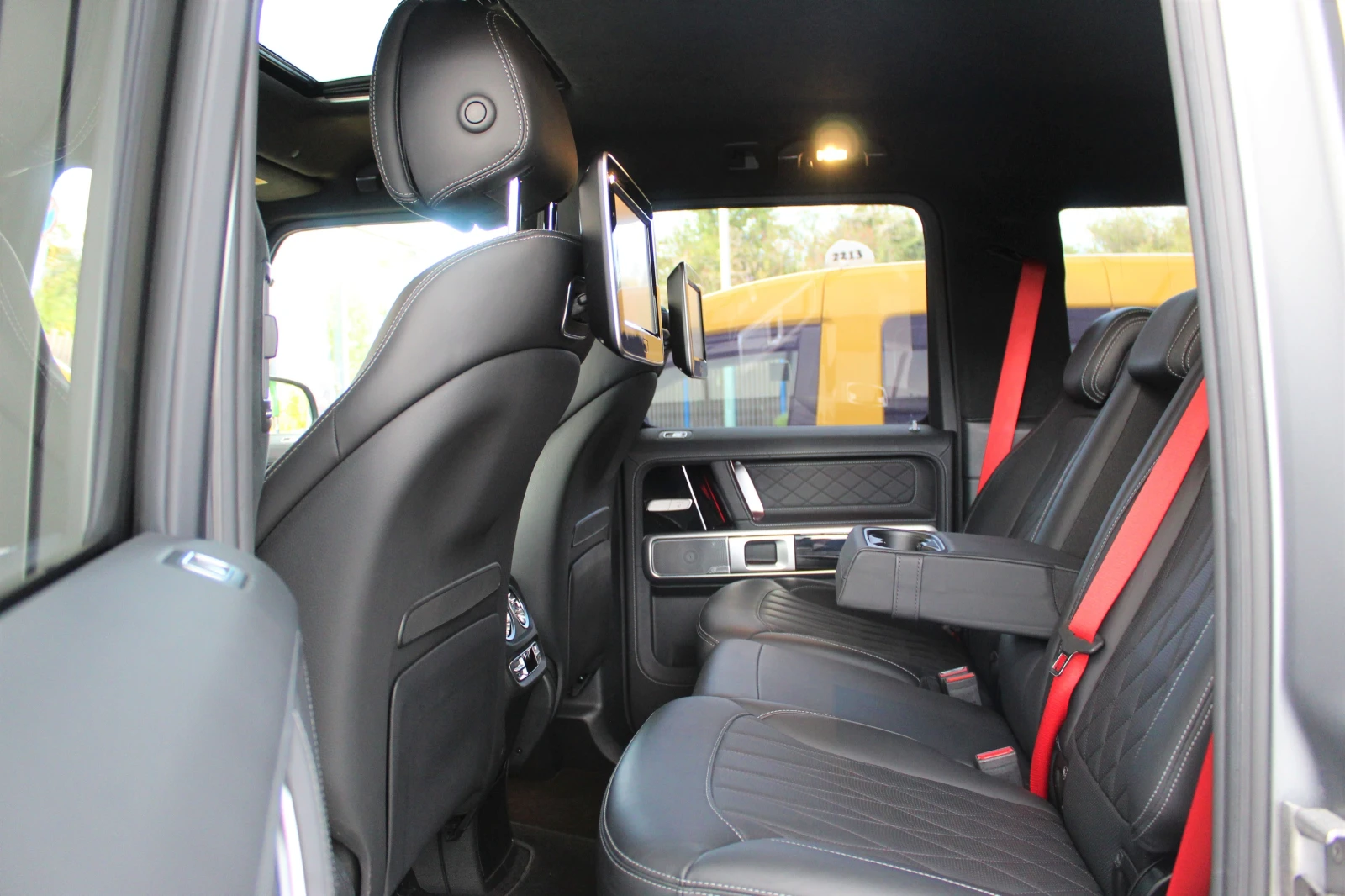 Mercedes-Benz G 63 AMG G 700  BRABUS WIDESTAR / CARBON MAT / 23 / NIGHT, снимка 14 - Автомобили и джипове - 56311862