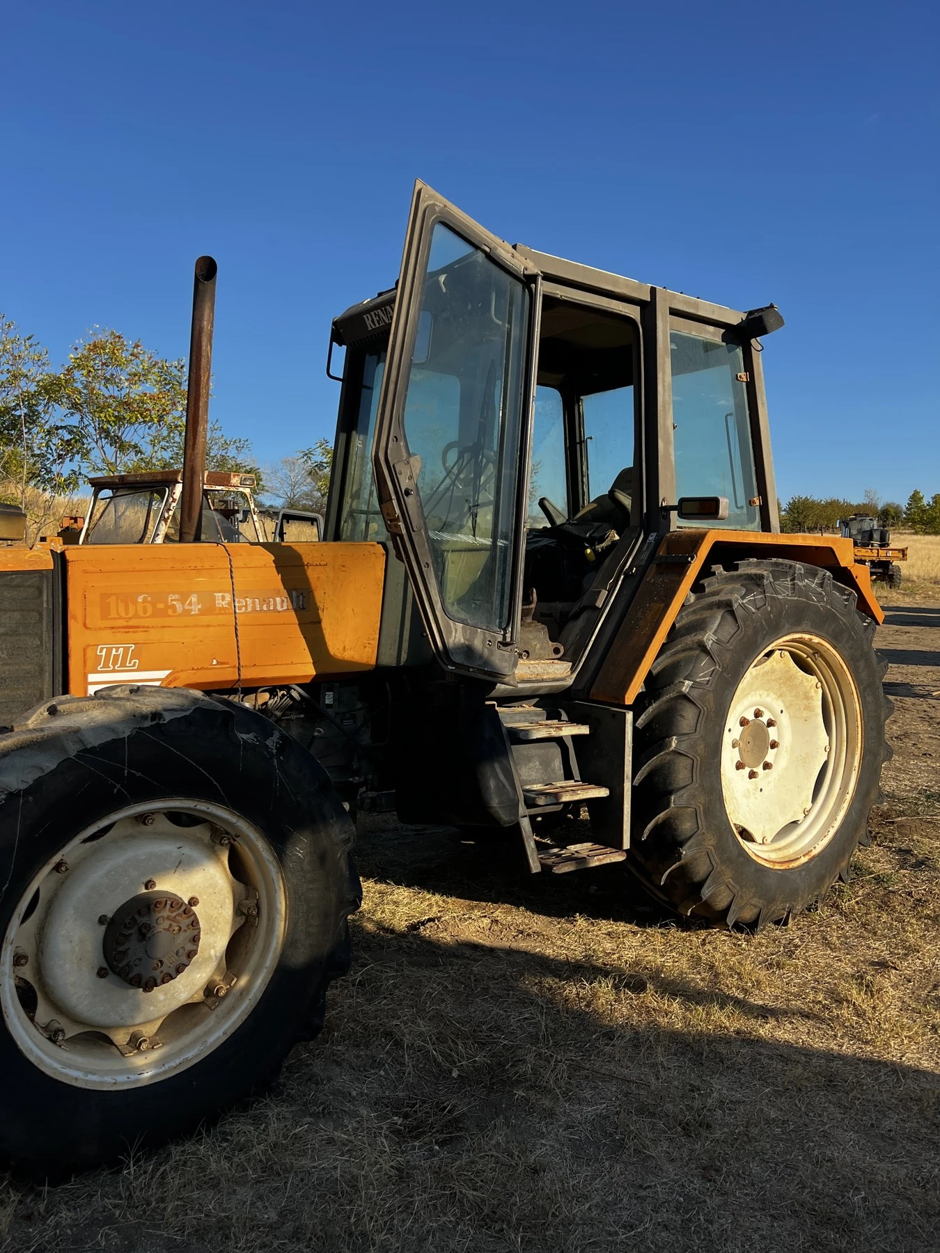 Трактор Renault  - изображение 2