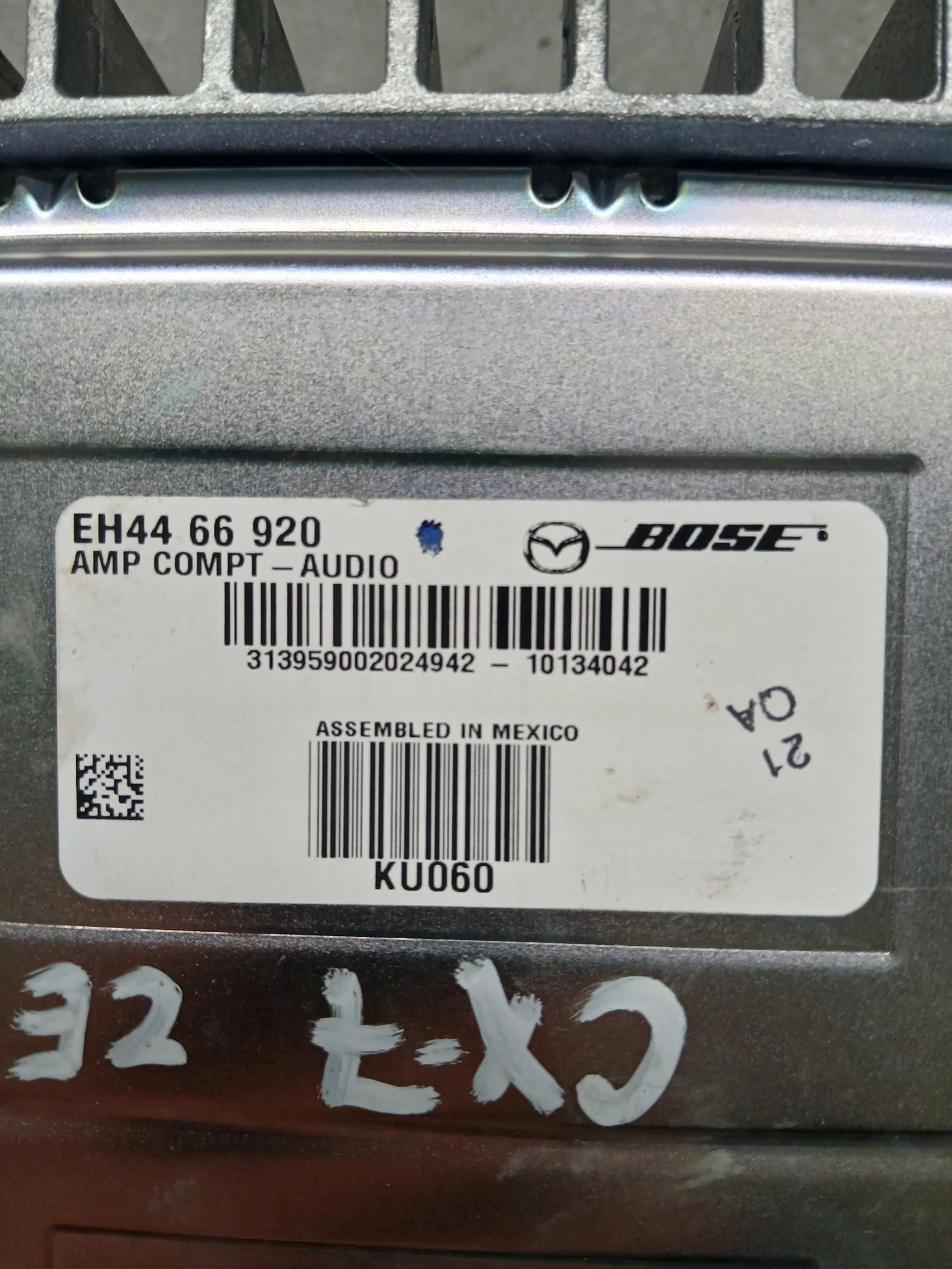 EH44 66 920 усилвател музика Mazda CX7 , снимка 3 - Части - 54883386
