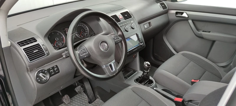 VW Touran 1.6TDI* 105к.с* NAVI* 6+ 1 места* , снимка 11 - Автомобили и джипове - 48666884