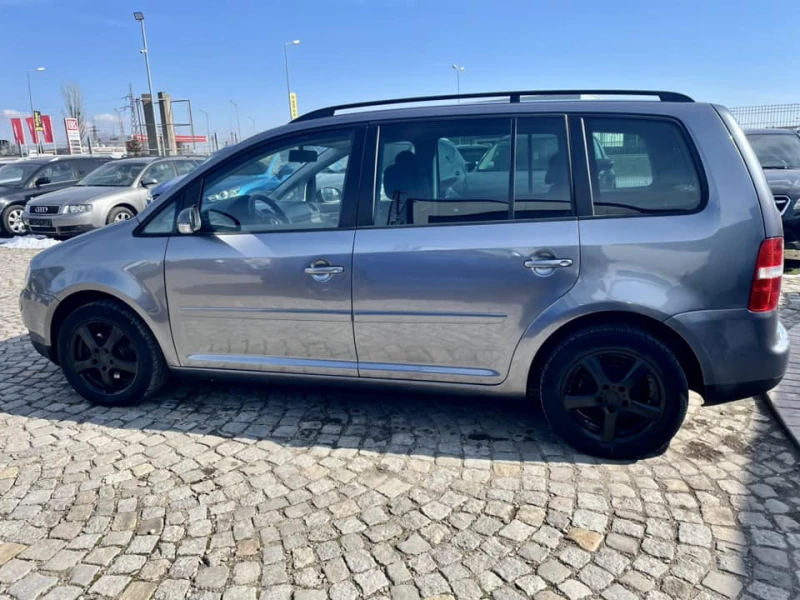 VW Touran 1.6 6-скорости, снимка 2 - Автомобили и джипове - 49233410