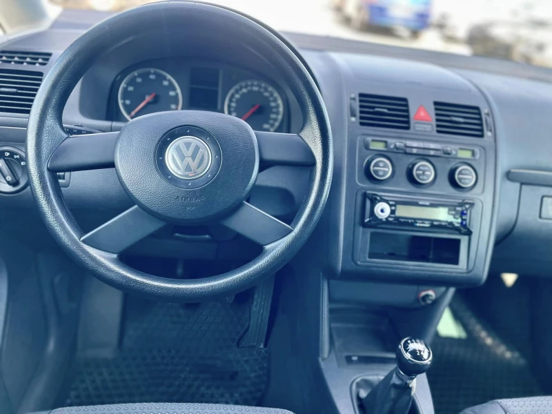 VW Touran 1.6 6-скорости, снимка 10 - Автомобили и джипове - 49233410