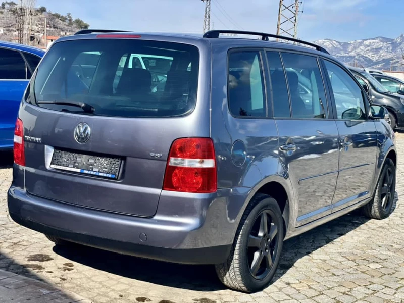 VW Touran 1.6 6-скорости, снимка 5 - Автомобили и джипове - 49233410