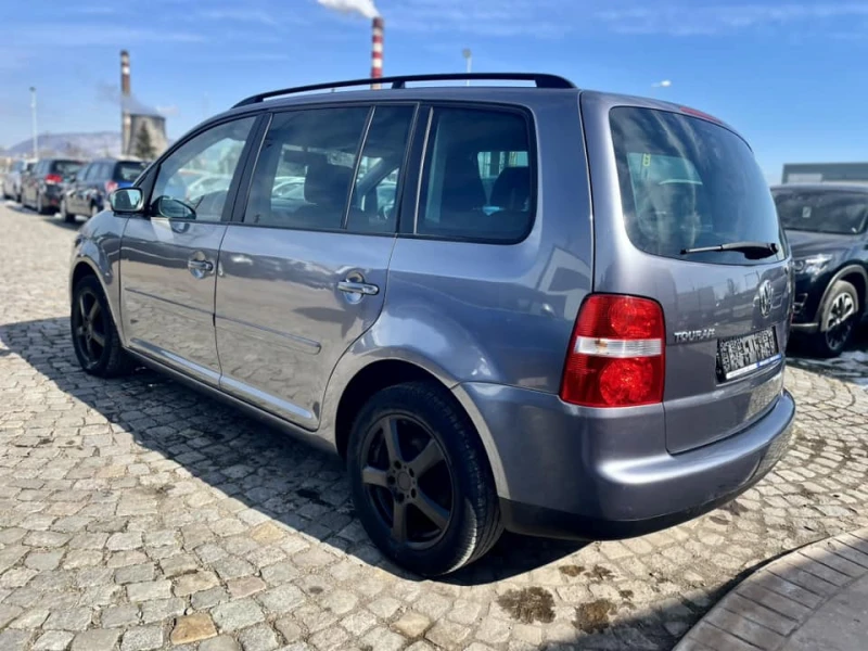 VW Touran 1.6 6-скорости, снимка 3 - Автомобили и джипове - 49233410