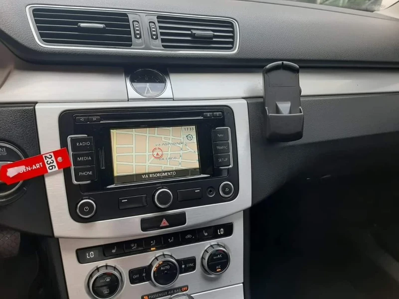 VW Passat B7 2.0TDI HIGHLINE 4x4, снимка 11 - Автомобили и джипове - 52338091