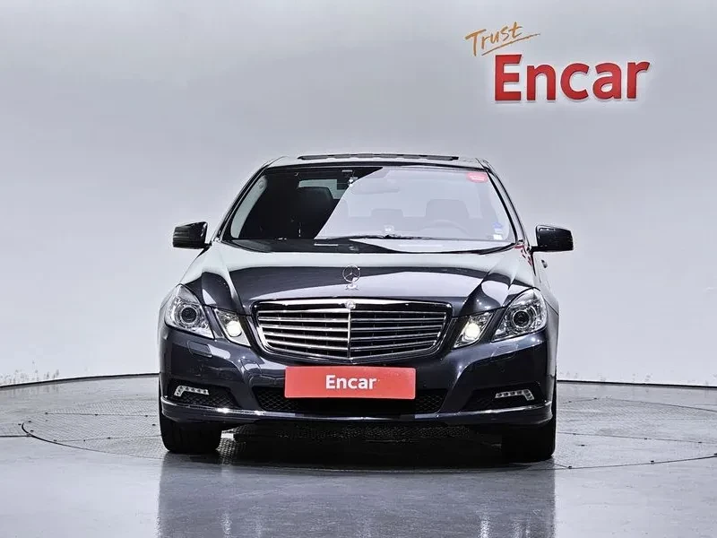 Mercedes-Benz E 300 Elegance, снимка 3 - Автомобили и джипове - 53814860