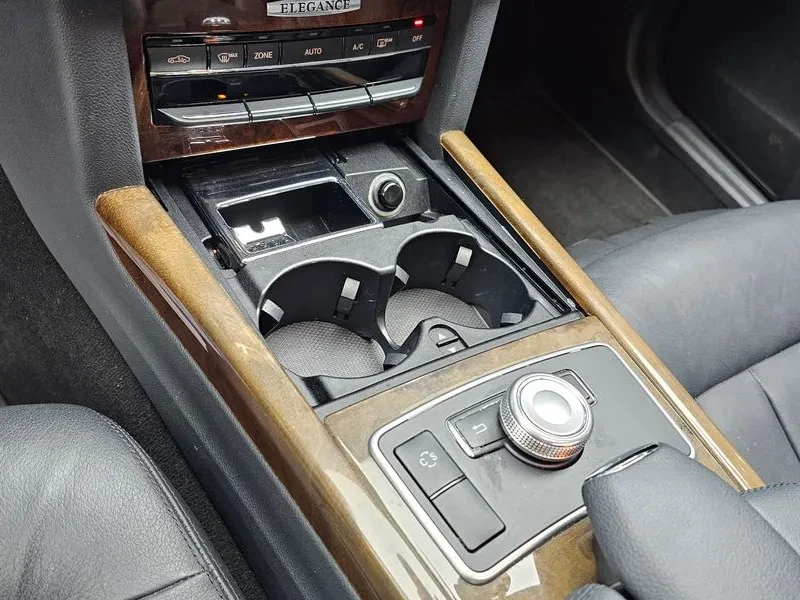 Mercedes-Benz E 300 Elegance, снимка 15 - Автомобили и джипове - 53814860