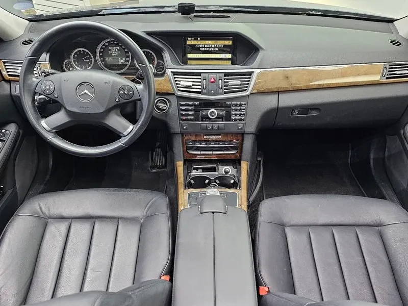 Mercedes-Benz E 300 Elegance, снимка 7 - Автомобили и джипове - 53814860