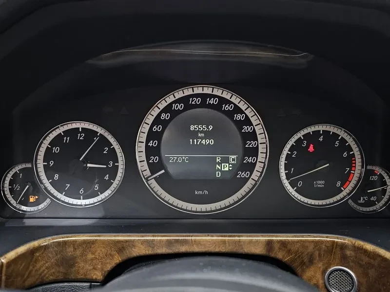 Mercedes-Benz E 300 Elegance, снимка 8 - Автомобили и джипове - 53814860