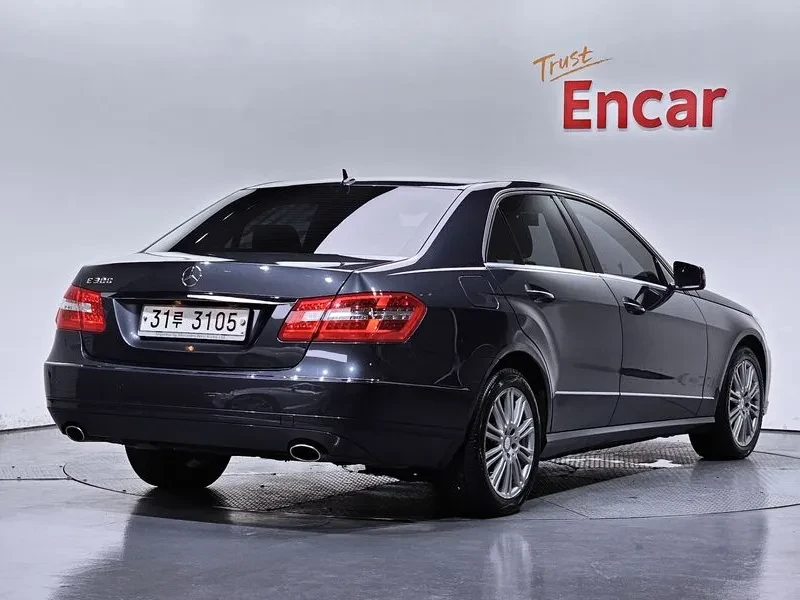 Mercedes-Benz E 300 Elegance, снимка 2 - Автомобили и джипове - 53814860