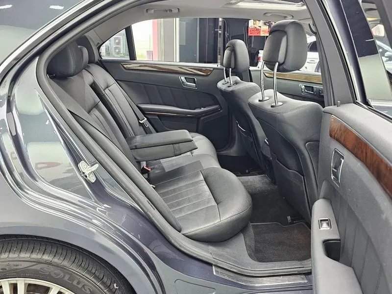 Mercedes-Benz E 300 Elegance, снимка 12 - Автомобили и джипове - 53814860
