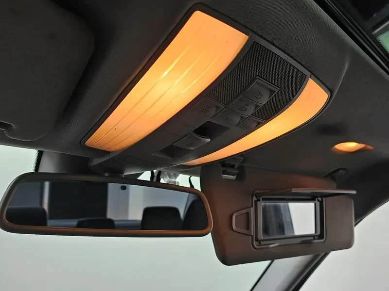 Mercedes-Benz E 300 Elegance, снимка 17 - Автомобили и джипове - 53814860