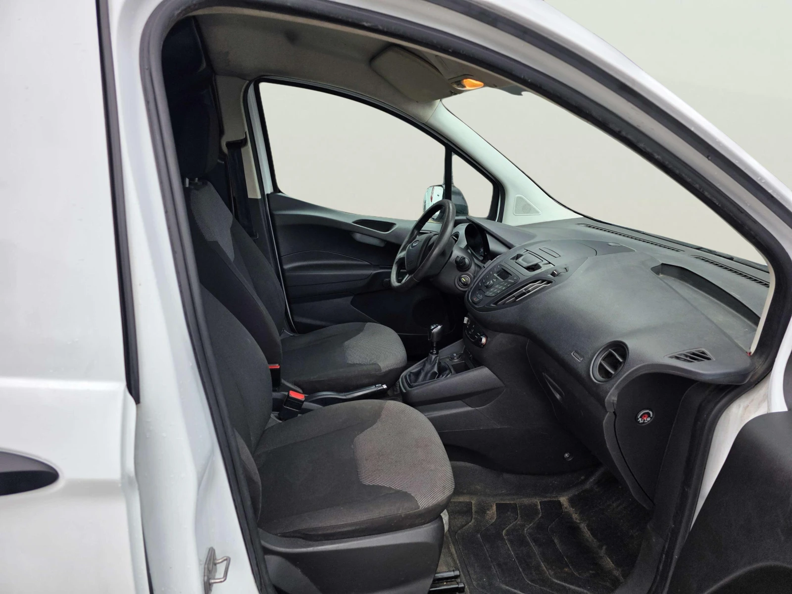 Ford Courier 1.5 TDCi - изображение 9