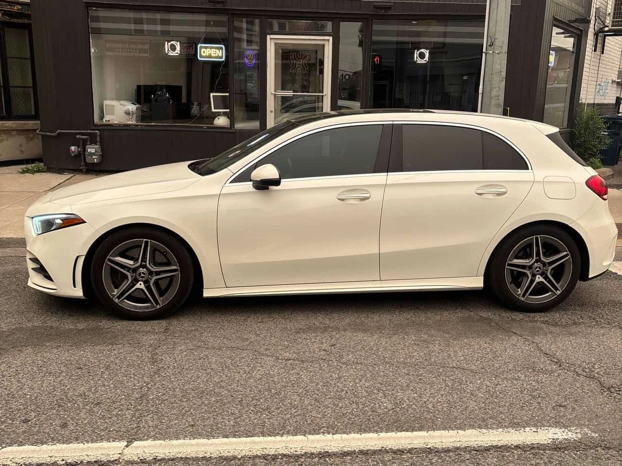 Mercedes-Benz A 250 * CARFAX * ЦЕНА ДО БГ, снимка 2 - Автомобили и джипове - 55315962