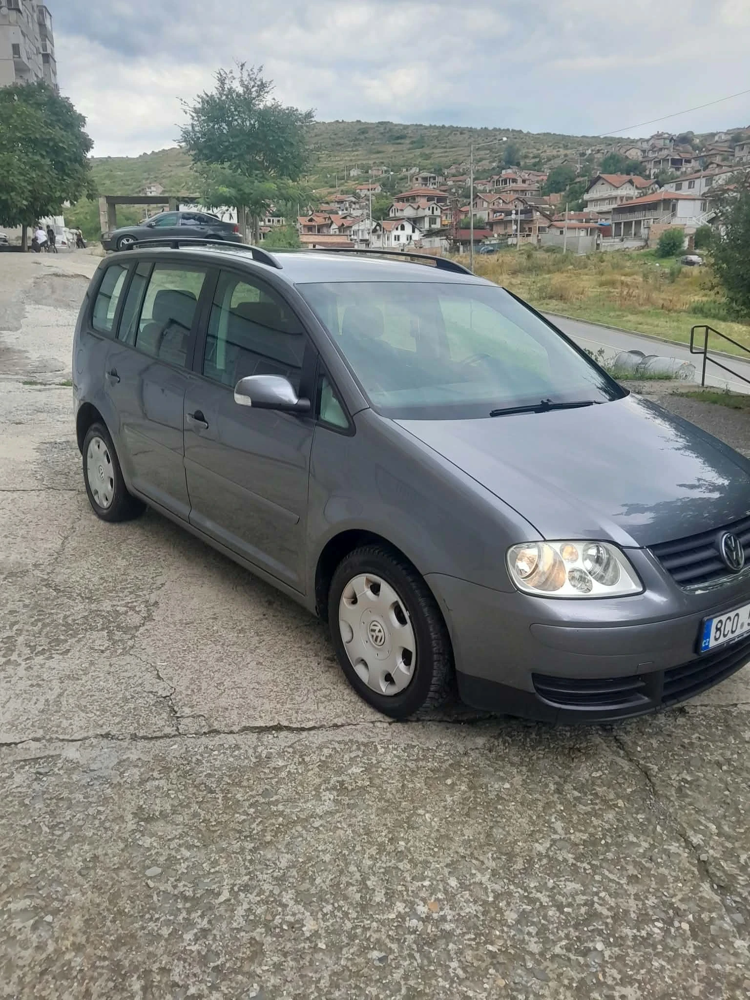 VW Touran, снимка 10 - Автомобили и джипове - 55443516