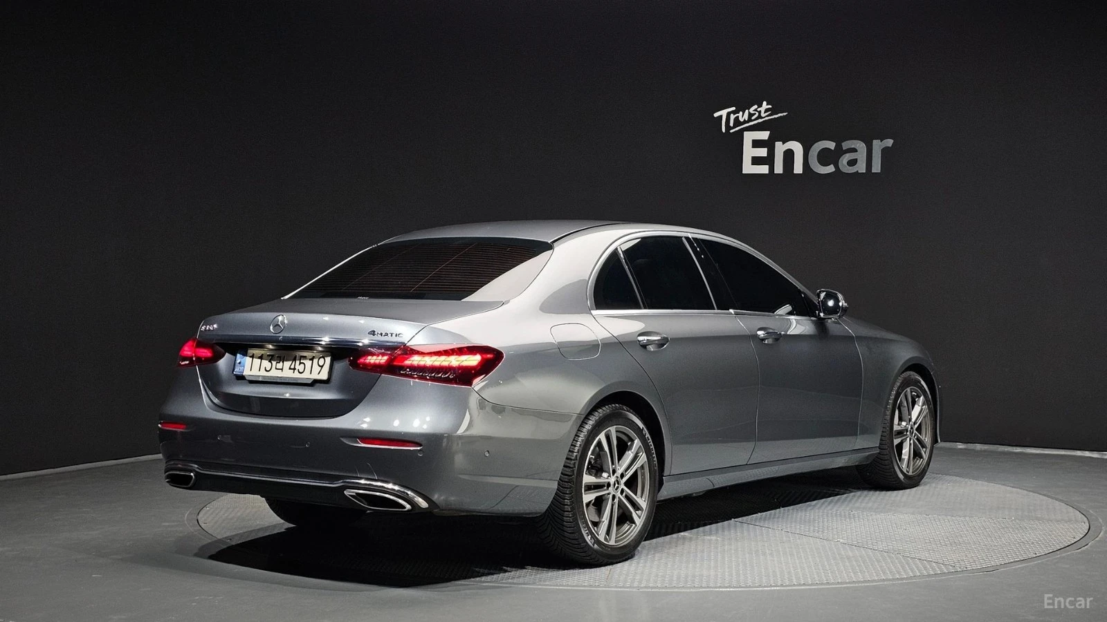Mercedes-Benz E 350 4MATIC* HUD* КОЖА* ОБДУХВ* НАВИ* ПАНО, снимка 2 - Автомобили и джипове - 55479579