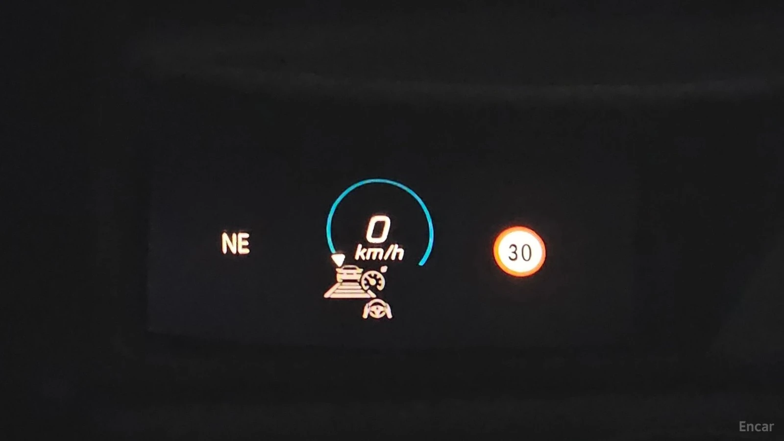 Mercedes-Benz E 350 4MATIC* HUD* КОЖА* ОБДУХВ* НАВИ* ПАНО, снимка 14 - Автомобили и джипове - 55479579