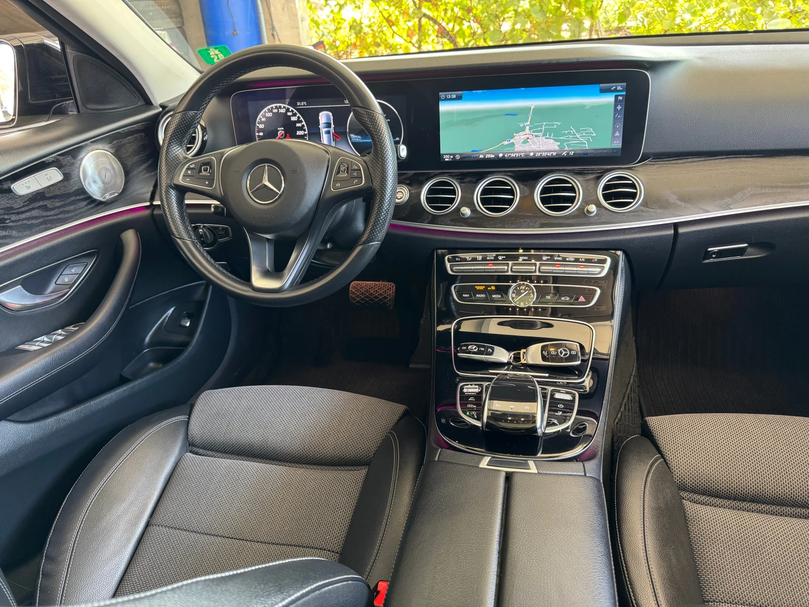 Mercedes-Benz E 220 ФУЛ ЕКСТРИ, снимка 10 - Автомобили и джипове - 55725179