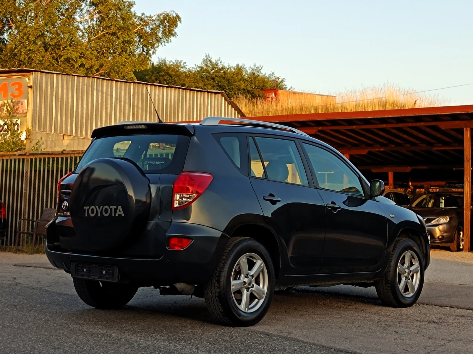 Toyota Rav4 2.2 D4D* 4X4* Keyless Go* КОЖА* ПОДГРЯВАНЕ* Euro 4 - изображение 5