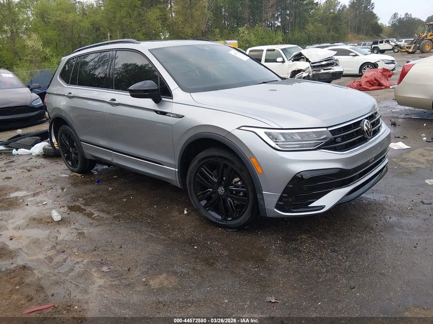 VW Tiguan 2.0l Volkswagen 2.0T Se R-Line Black