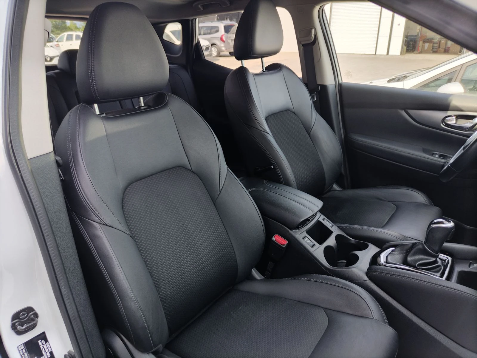 Nissan Qashqai 1.6 dCi/130к.с./CVT/TEKNA, снимка 14 - Автомобили и джипове - 54843446